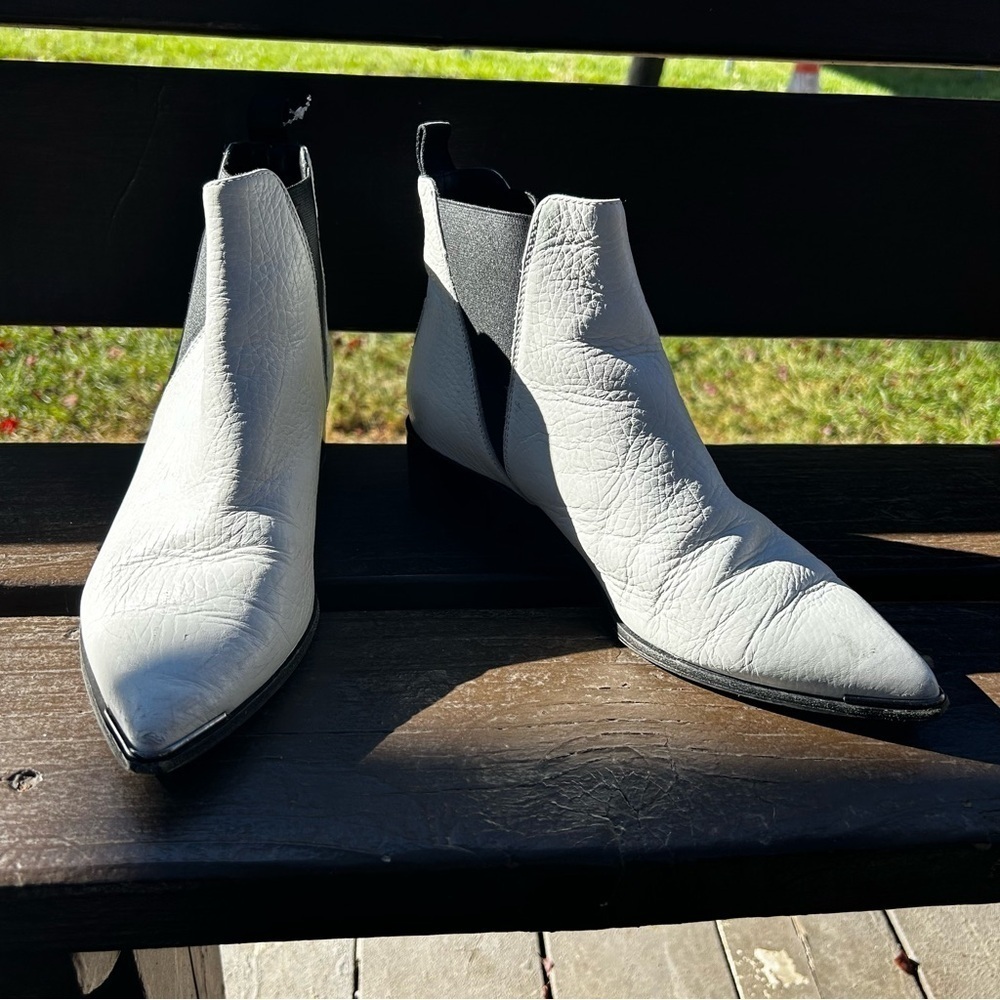 Acne studiosโ Jensen white leather Chelsea boot